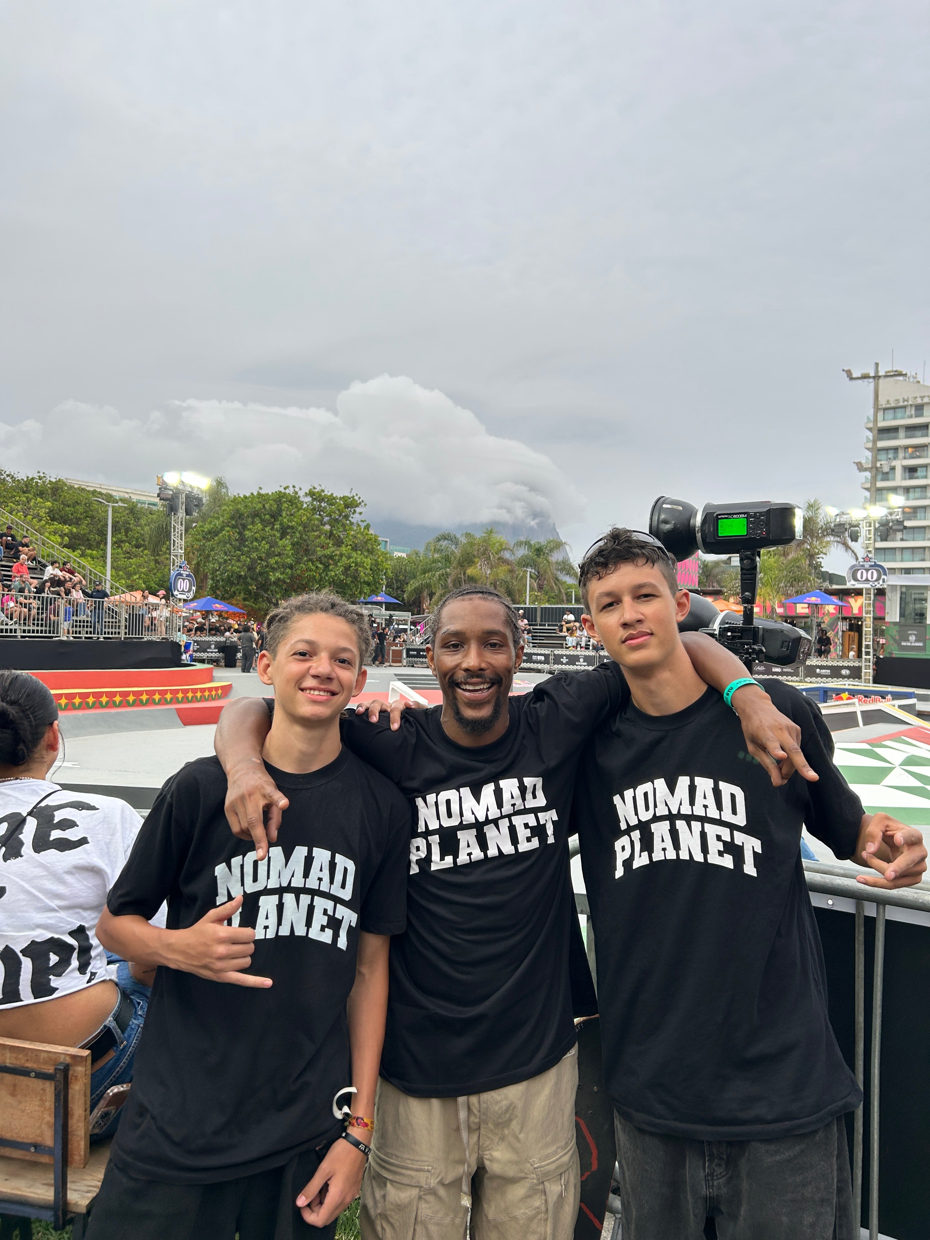 CAMISETA TRAVEL THE WORLD